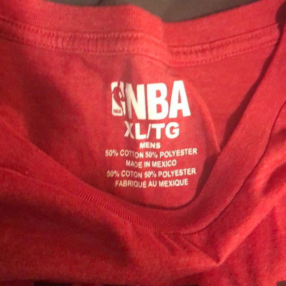 Red Chicago Bulls Tee - Picture 4 of 4